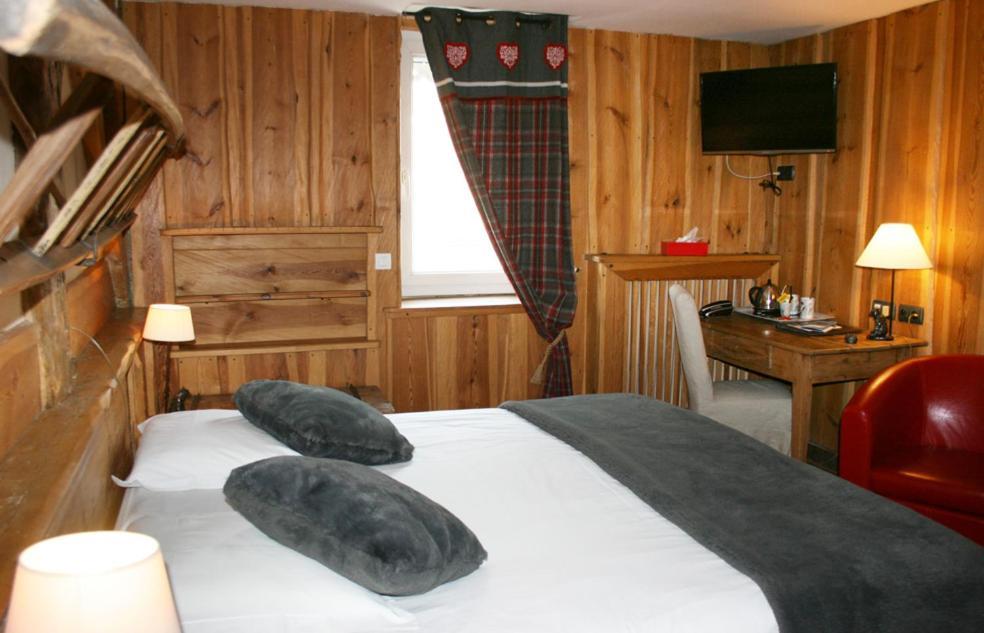 Hotel Restaurant De La Chaussee บรีอองซง ภายนอก รูปภาพ