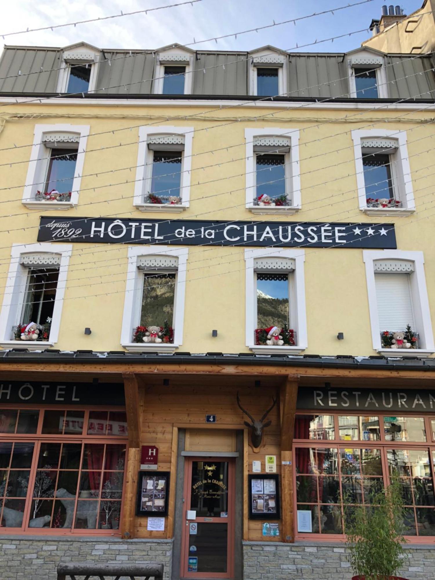 Hotel Restaurant De La Chaussee บรีอองซง ภายนอก รูปภาพ