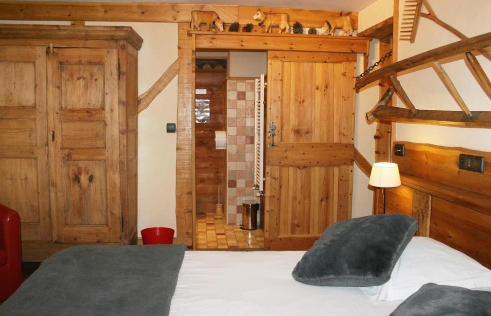 Hotel Restaurant De La Chaussee บรีอองซง ภายนอก รูปภาพ
