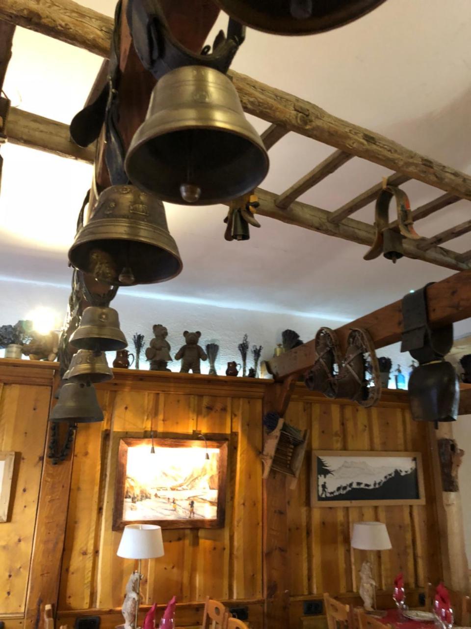 Hotel Restaurant De La Chaussee บรีอองซง ภายนอก รูปภาพ