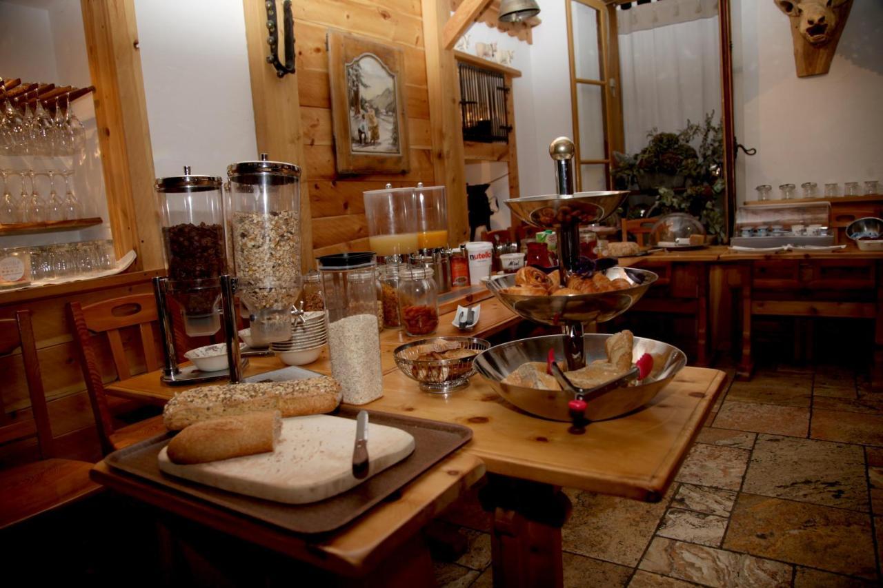 Hotel Restaurant De La Chaussee บรีอองซง ภายนอก รูปภาพ