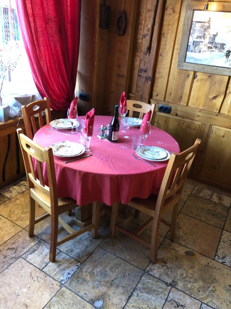 Hotel Restaurant De La Chaussee บรีอองซง ภายนอก รูปภาพ
