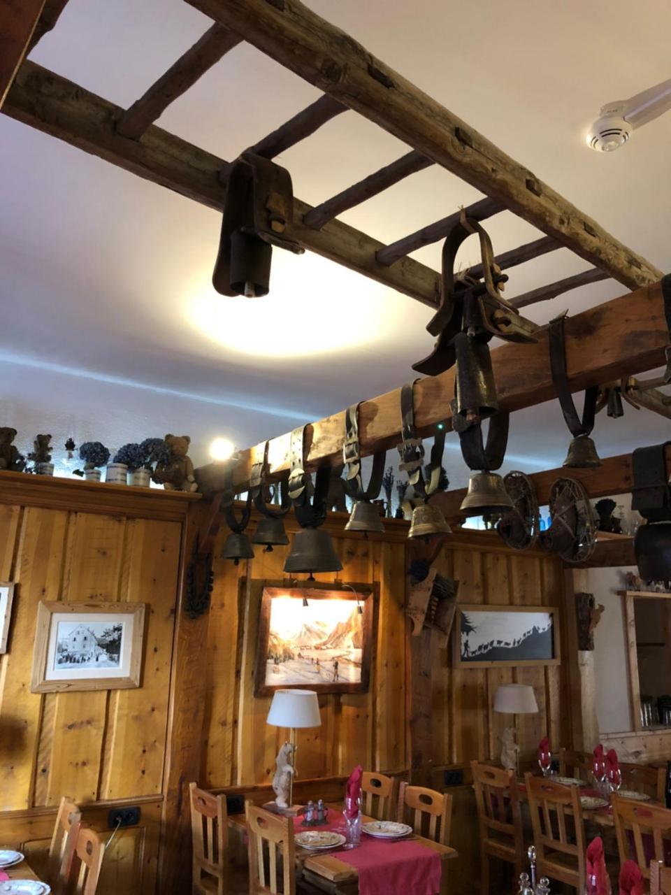 Hotel Restaurant De La Chaussee บรีอองซง ภายนอก รูปภาพ