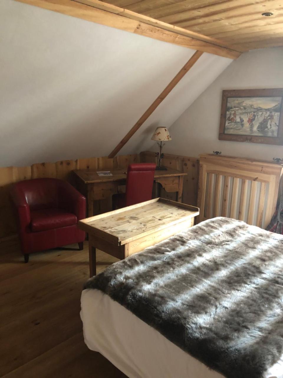 Hotel Restaurant De La Chaussee บรีอองซง ภายนอก รูปภาพ